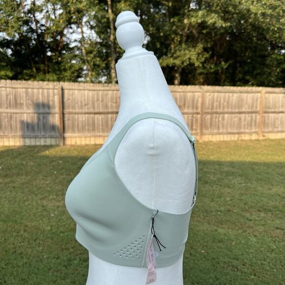 Victoria's Secret Sports Bra Size 34DD Sage Green Featherweight Max Sports Bra - Picture 3 of 8